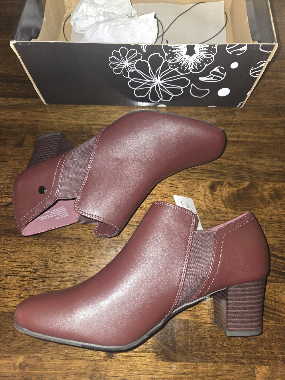 East 5th Women's 9M Burgundy/Red Wine Block Heel Ankle Booties. New